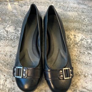 Nurture black semi flat shoes